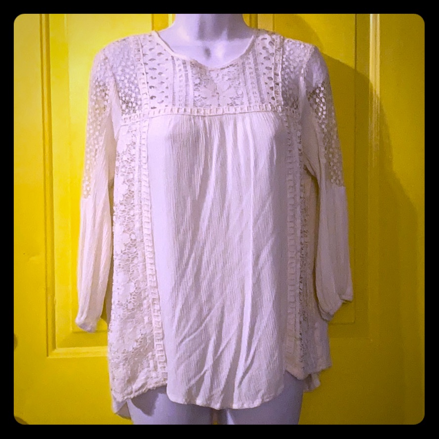White Knox Rose 3/4 Sleeve Blouse